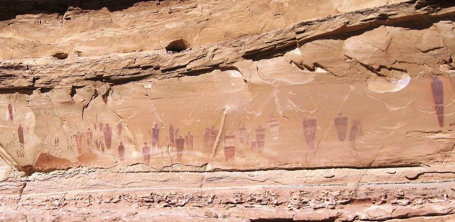 Mysterious 8,000-Year-Old Petroglyphs Of Unknown Beings In Sego Canyon, Utah 