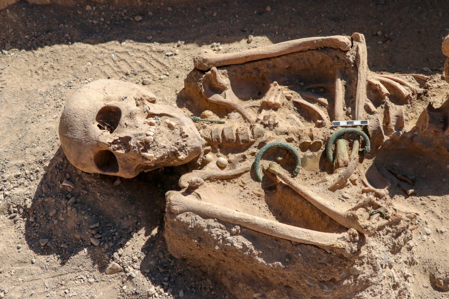 A close-up of the woman's skeleton with jewelry at the necropolis of the Çavuştepe Castle, Van, eastern Turkey.