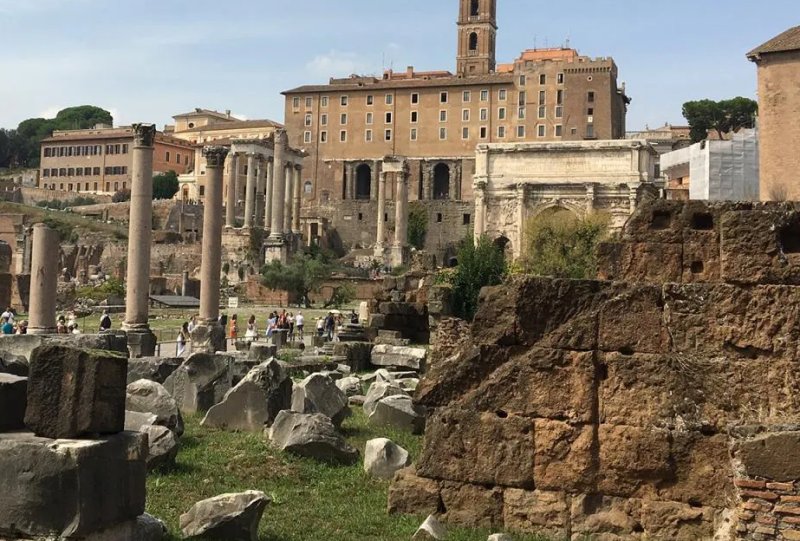 The ruins of the Roman Forum, once a site of a representational government. (c) Linda Nicholas, Field Museum