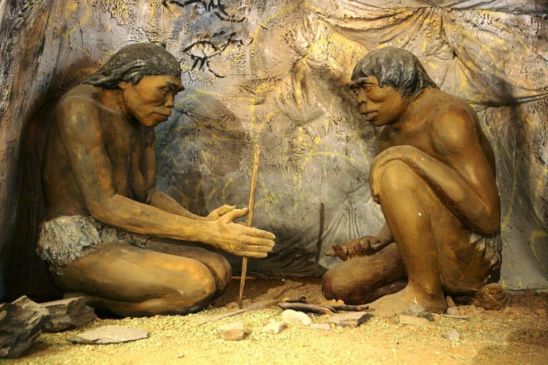 https://commons.wikimedia.org/wiki/File:Diorama,_cavemen_-_National_Museum_of_Mongolian_History.jpg