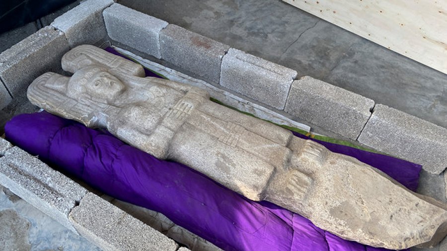 The statue of a female figure unearthed in Hidalgo Amajac, is seen in nearby Alamo Temapache, Veracruz state, Mexico. Image credit: Mexico's National Institute of Anthropology (INAH) photo via AP)