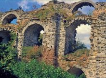 The two-story Kur?unlugerme Bridge, part of the aqueduct system of Constantinople: Two water channels passed over this bridge - one above the other. Image credit: Jim Crow