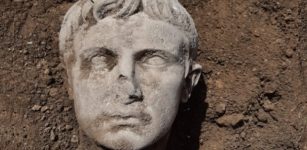 The marble head of Augustus found in Isernia. COURTESY ARCHAEOLOGICAL SUPERINTENDENCE OF MOLISE