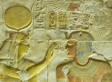 Hathor passing the Ankh to Seti