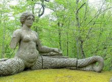 Echidna and lions - Parco dei Mostri - Bomarzo, Italy. Image credit: Daderot – Public Domain