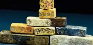 Millennium Old Dice Found In Vadnagar, Gujarat, India