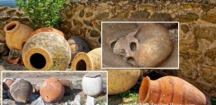 Small objects unearthed in archaeological diggings