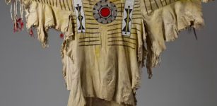 Historical Event - Exeter Museum Returns Ceremonial Dress Of Famous Chief Crowfoot To Canada's Siksika People