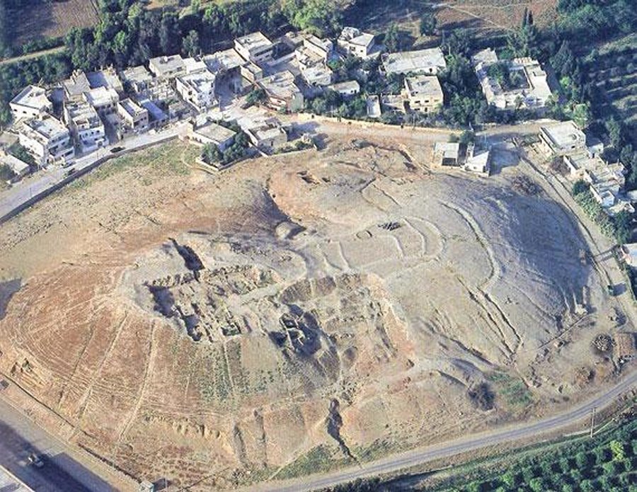 An aerial view of Tell Deir Alla archaeological site in the Jordan Valley. Recent excavations show a previously unrecorded level of urbanisation at the site (Photo courtesy of Zeidan Kafafi)