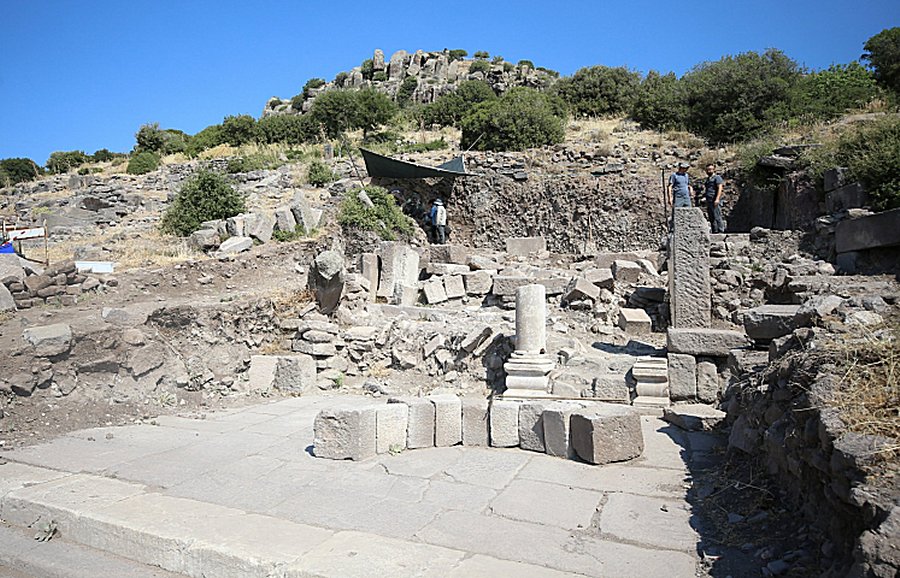 Archaeologists have found the remains of a 2,200-year-old Roman fountain in Assos, northwestern Türkiye, Aug. 15, 2022. (AA)