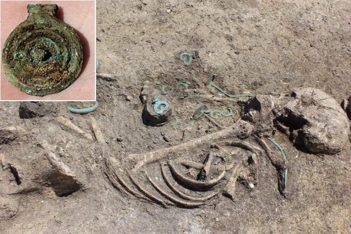 A Sensational Bronze Age Grave Of 20-Year-Old Elite Woman Found In Town Of Mány, Hungary
