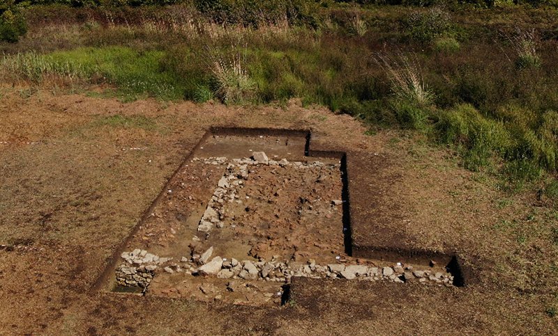 The famous ancient sanctuary has long been suspected in the plain below the ancient fortress of Samikon, which dominates the landscape from afar on a hilltop north of the lagoon of Kaiafa on the west coast of the Peloponnese. Image credit: Dr. Birgitta Eder / Athens Branch of the Austrian Archaeological Institute