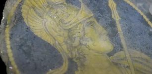 Extremely Rare Ancient Gold Glass With Goddess Roma Found During Subway Works In Rome