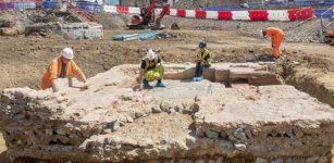 'Incredibly Rare' Roman Tomb Unearthed Near London Bridge Station
