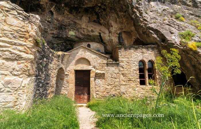 Mystery Of The Cave Where People Vanish Or Become Disoriented