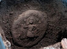 1,200-Year-Old Carbonized Bread Featuring A Rare Jesus Motif Discovered In Topraktepe, Türkiye