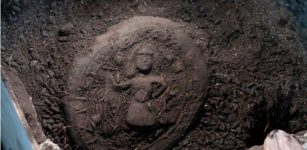 1,200-Year-Old Carbonized Bread Featuring A Rare Jesus Motif Discovered In Topraktepe, Türkiye