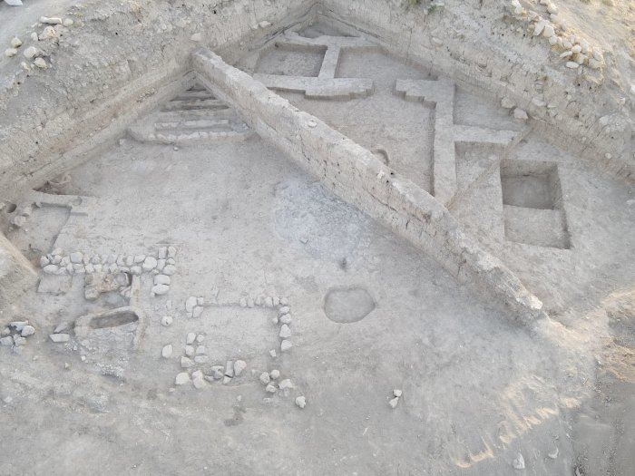 5,000-Year-Old Building And Ancient Artifacts In Mesopotamia Shed New Light On The Beginnings Of Civilization And The Uruk Metropolis