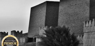 Biblical Jonah Visits Nineveh - The Evil City