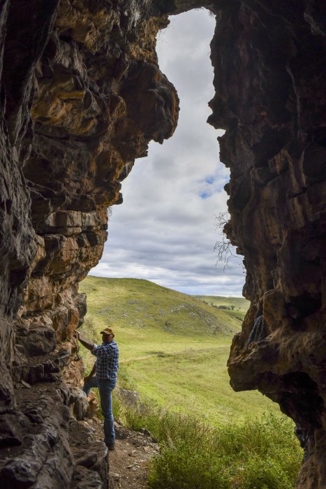 Ancient Australian Magic - 25,000-Year-Old Secrets Of Cloggs Cave And Mulla-Mullung Revealed