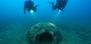 Giant Ancient Roman Dolium And Possible Shipwreck Found On The Seabed Near Elba Island