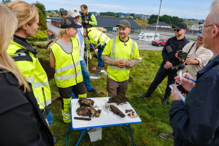 What Lies Inside The Grønhaug Burial Mound? A Viking Ship - And What More?