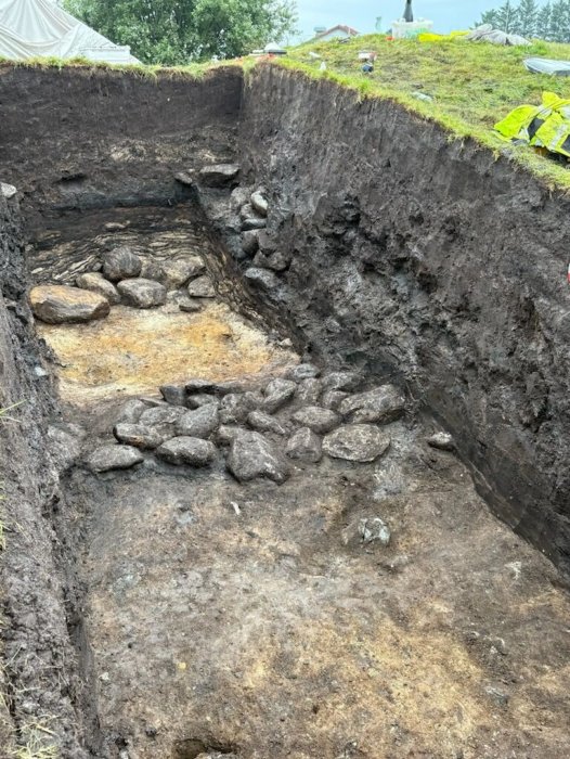What Lies Inside The Grønhaug Burial Mound? A Viking Ship - And What More?