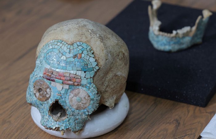 Mystery Of The Mesoamerican Turquoise Mosaic Skull Decorated With Shining Secrets