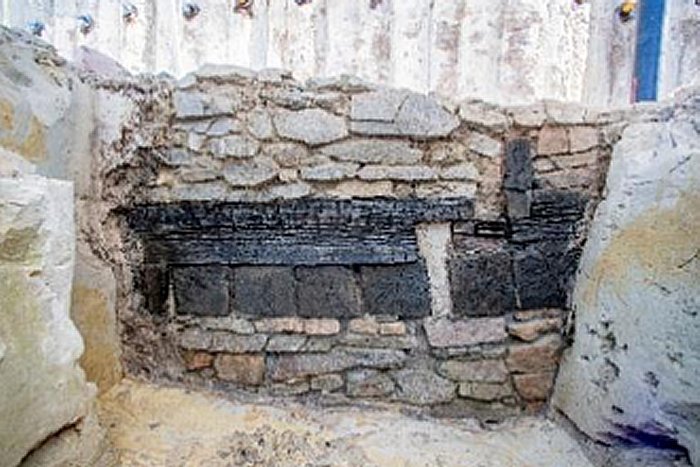 Excavation On The Banks Of The River Main: A 2,400-Year-Old Timber Structure Recovered