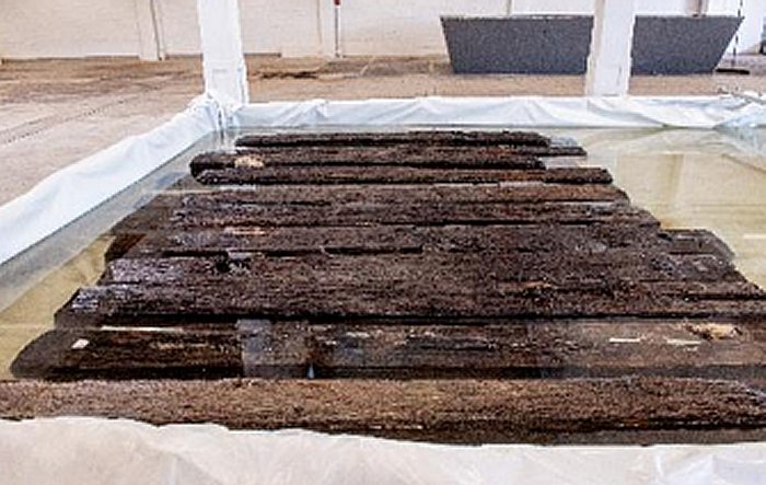 Excavation On The Banks Of The River Main: A 2,400-Year-Old Timber Structure Recovered